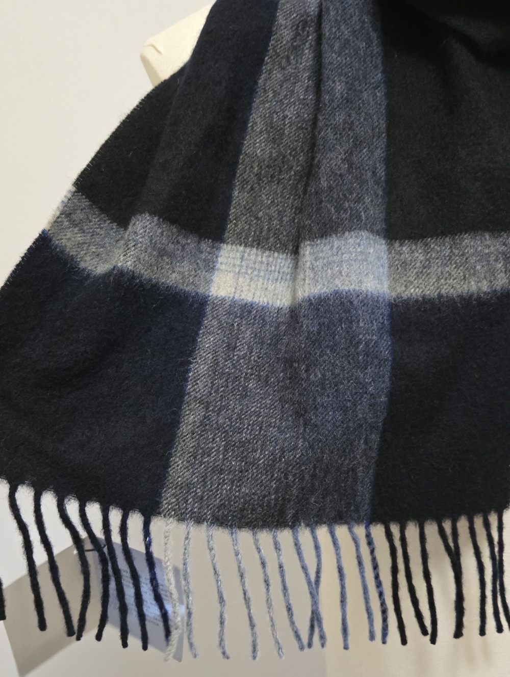 Hickey Freeman Plaid Cashmere and Wool Fringe Scarf Mens Black Gray Blue - Picture 7 of 12